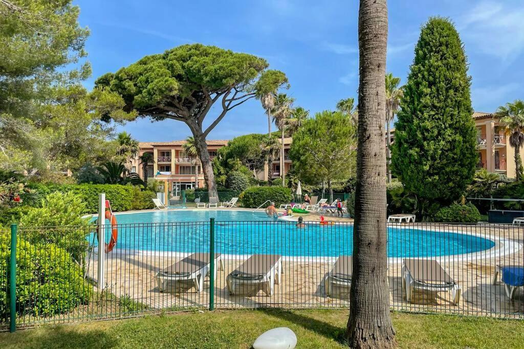 Appartement En Residence Privee, Face A La Mer Avec Acces Direct Plage Hyères Exteriör bild