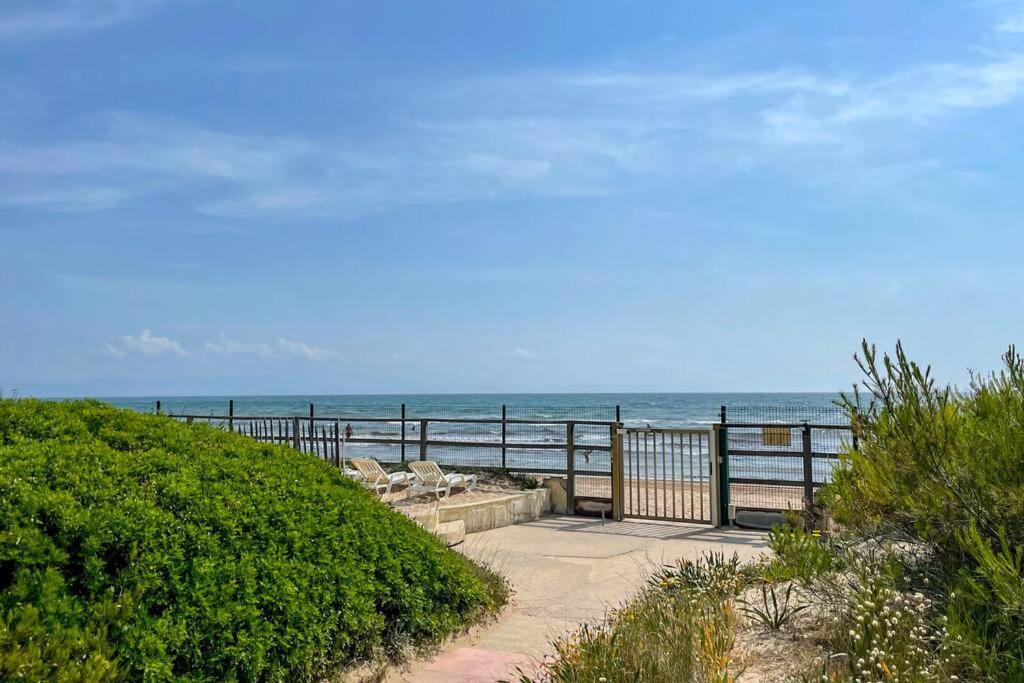 Appartement En Residence Privee, Face A La Mer Avec Acces Direct Plage Hyères Exteriör bild