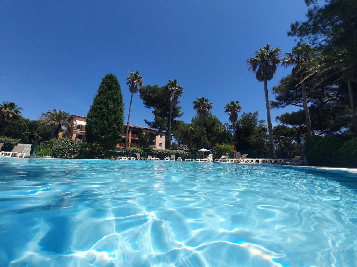 Appartement En Residence Privee, Face A La Mer Avec Acces Direct Plage Hyères Exteriör bild