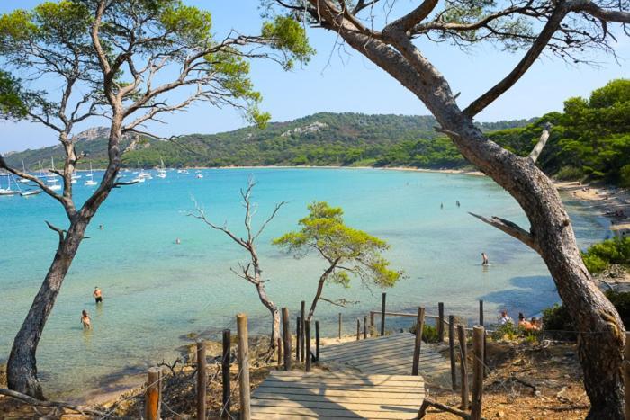 Appartement En Residence Privee, Face A La Mer Avec Acces Direct Plage Hyères Exteriör bild